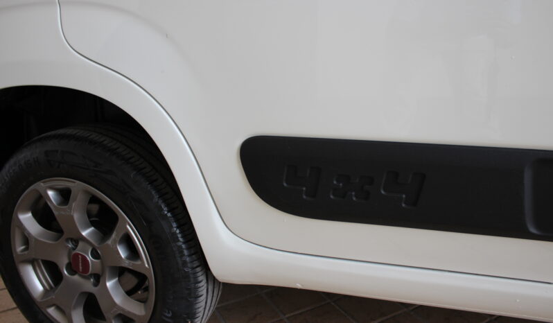 
								Fiat Panda 4X4 twin air turbo 0.9 full									