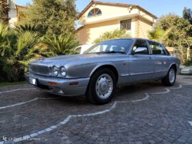 DAIMLER xj8 lwd 4000