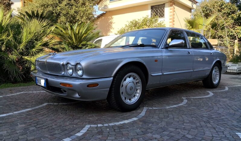 
								DAIMLER xj8 lwd 4000 full									