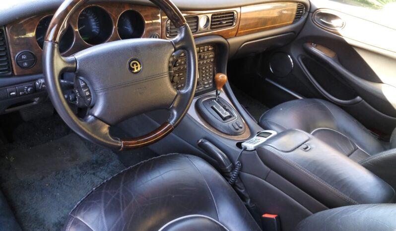 
								DAIMLER xj8 lwd 4000 full									