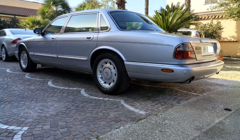 
								DAIMLER xj8 lwd 4000 full									
